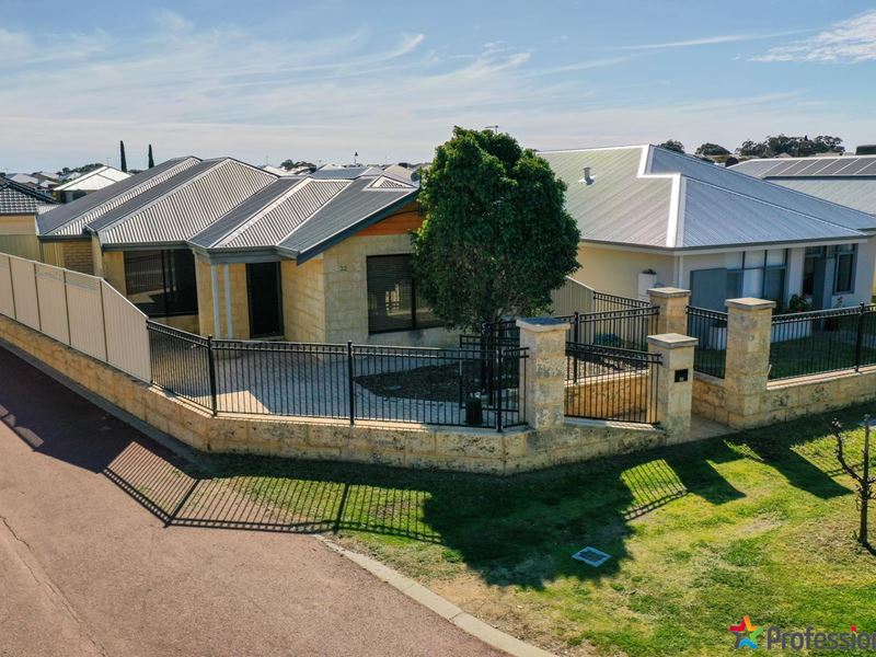 32 Salome Crescent, Lakelands