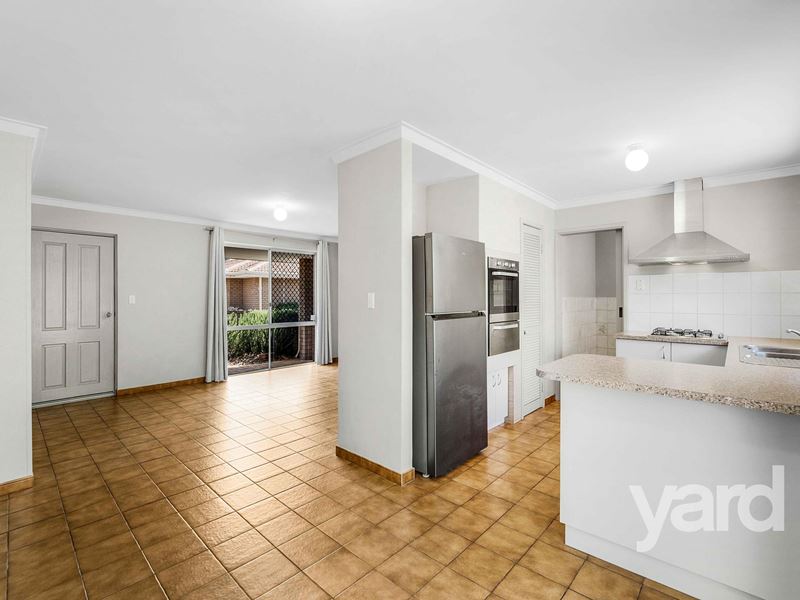 18/6 Pinewood Avenue, Kardinya