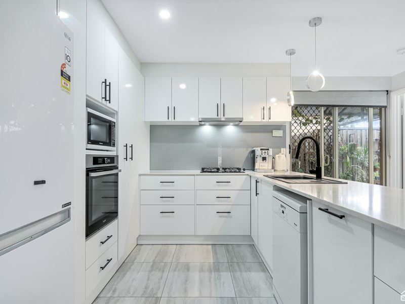 18 Starlight Pass, Seville Grove WA 6112
