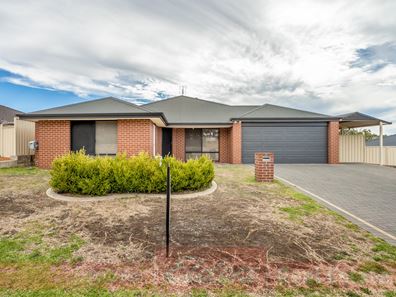 18 Jacaranda Loop, Collie WA 6225