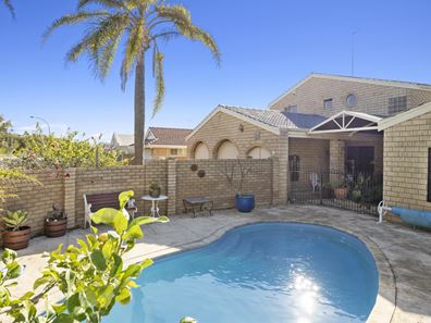 33 Waterside Drive, Dudley Park WA 6210