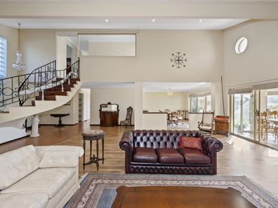 33 Waterside Drive, Dudley Park WA 6210
