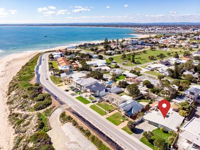 32 Halls Head  Parade, Halls Head WA 6210