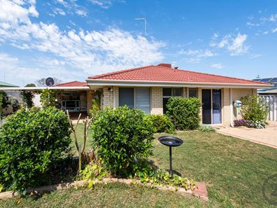 67 Floribunda Avenue, Halls Head WA 6210