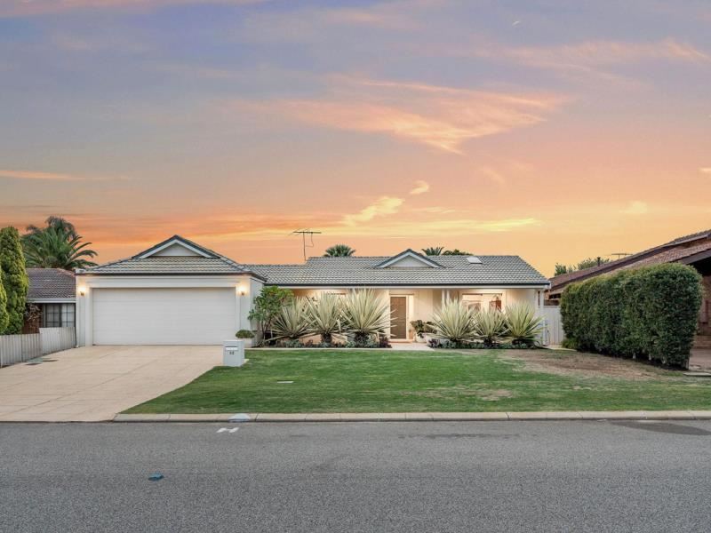 32 Chelmorton Loop, Carine