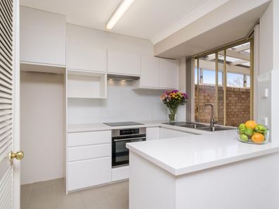 33/7 Harman Road, Sorrento WA 6020