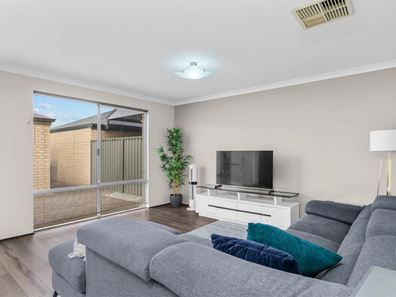 8 Wolfson Way, Piara Waters WA 6112