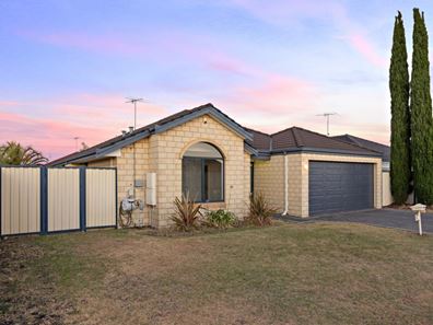 16 Pineknoll Gardens, Meadow Springs WA 6210