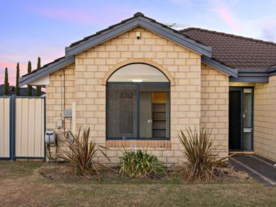 16 Pineknoll Gardens, Meadow Springs WA 6210