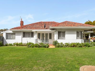 66 Holmfirth Street, Menora WA 6050