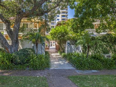 13 / 8 Wingfield Avenue, Crawley WA 6009