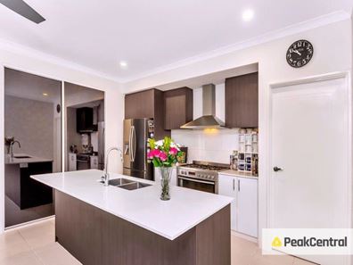 4 Kawana Grove, Meadow Springs WA 6210