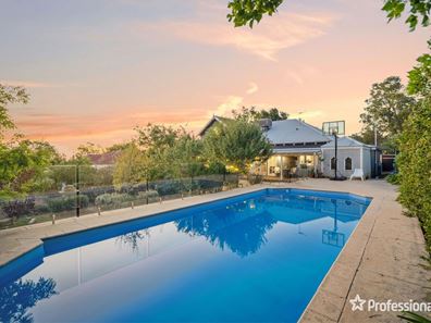 9 Lyndhurst Road, Kalamunda WA 6076