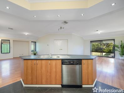2 Yongar Way, Forrestfield WA 6058