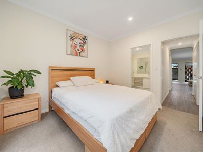 4/3 Paget Street, Hilton WA 6163