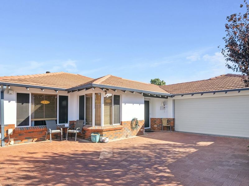 2/11 Burnett Road, Manning WA 6152