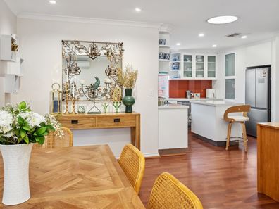 2/11 Burnett Road, Manning WA 6152