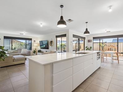 7 Edgbaston Crescent, Port Kennedy WA 6172