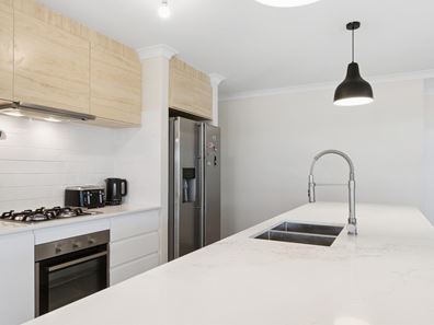7 Edgbaston Crescent, Port Kennedy WA 6172