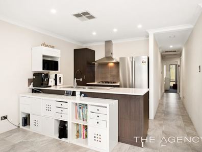 8 Elderflower Street, Treeby WA 6164