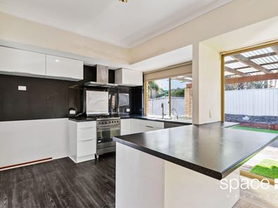 10A Lakeside Terrace, Mount Pleasant WA 6153