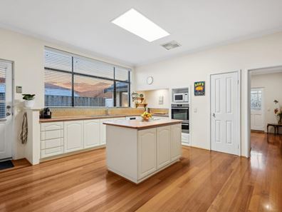 19 Kin Bay Entrance, Mindarie WA 6030