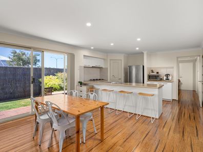 33 Ferndale Avenue, Dalyellup WA 6230