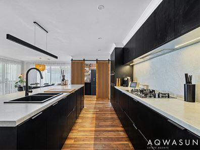 100 Crystaluna Drive, Golden Bay WA 6174