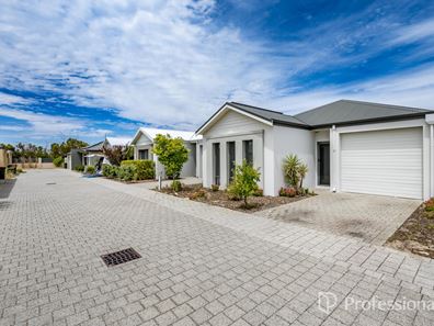 2/18 Axbridge Grange, Alkimos WA 6038