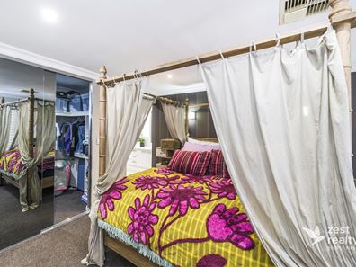 15 Tallering Way, Golden Bay WA 6174