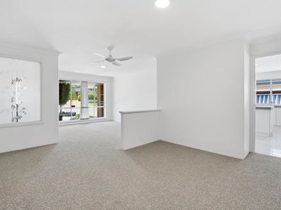 42 Crossland Way, Kardinya WA 6163