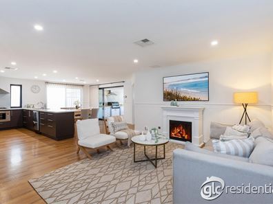 12 Riverina Parade, Lake Coogee WA 6166