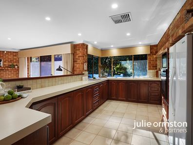17 Congressional Crescent, Connolly WA 6027