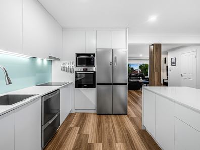 16 Spinnaker Crest, Ballajura WA 6066
