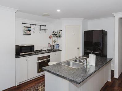 11 Splendens Avenue, Banksia Grove WA 6031