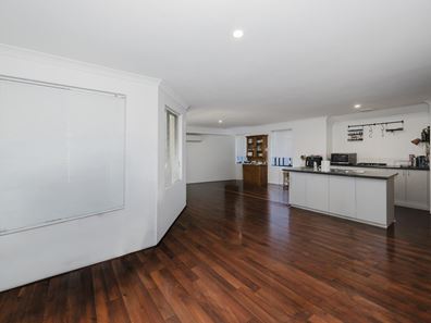 11 Splendens Avenue, Banksia Grove WA 6031