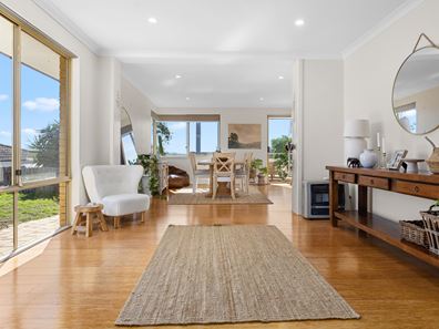 10B Cadiz Place, Coogee WA 6166