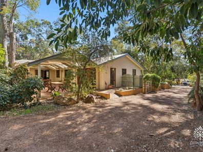 15 Carlisle Road, Kalamunda WA 6076
