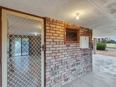 2/8 Napier Close, Halls Head WA 6210