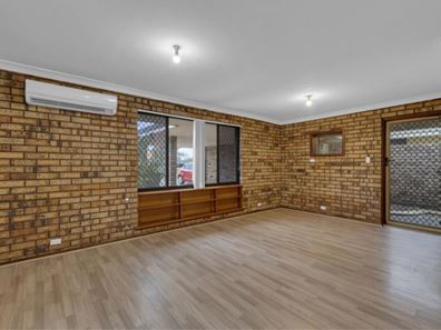 2/8 Napier Close, Halls Head WA 6210