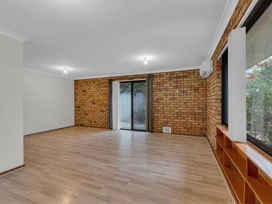 2/8 Napier Close, Halls Head WA 6210