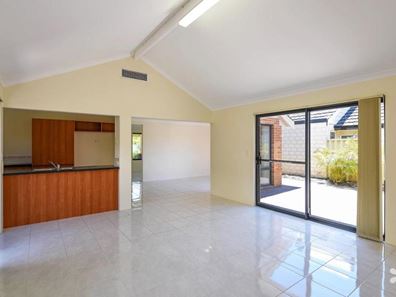 15 Chorus Cir, Atwell WA 6164