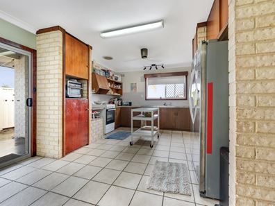 8 Cairncross Street, Beresford WA 6530