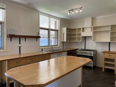 1 Clifton Crescent, Pinjarra WA 6208
