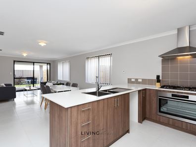 Room/3  2 Hanbury Loop, Success WA 6164