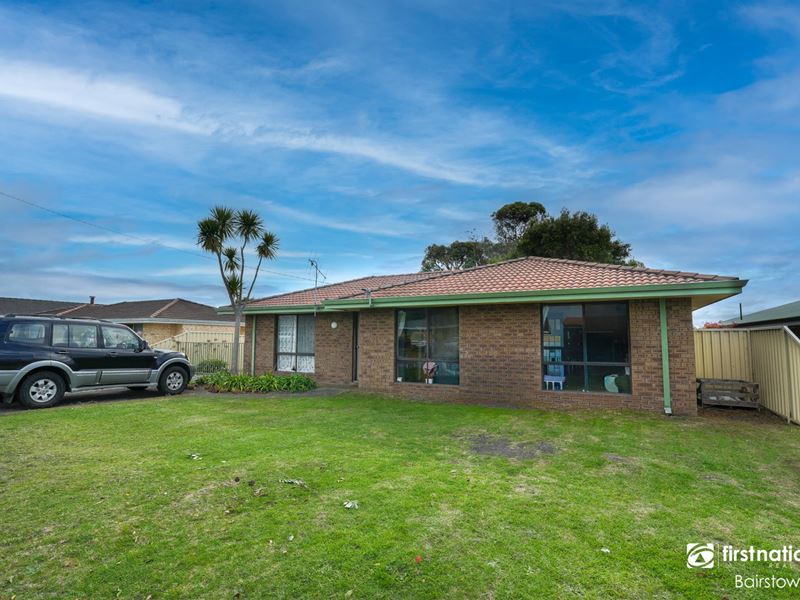 10 Lorenzo Way, Orana WA 6330