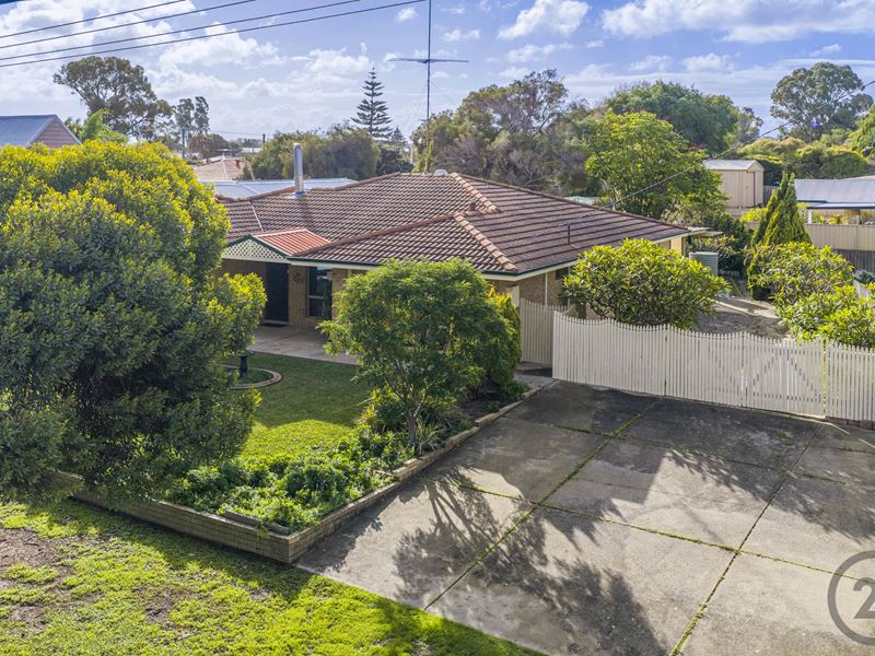 36 Wooleen Street, Golden Bay