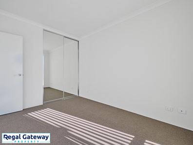 8 Sandalwood Road, Piara Waters WA 6112