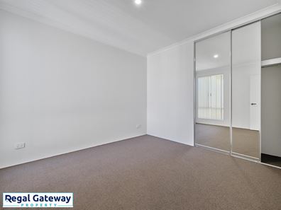 8 Sandalwood Road, Piara Waters WA 6112