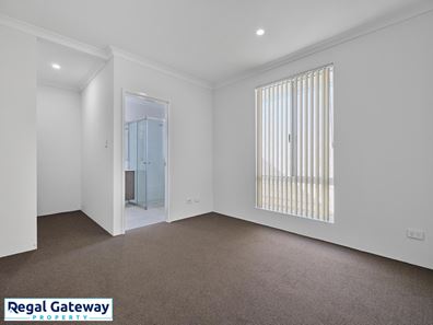 8 Sandalwood Road, Piara Waters WA 6112
